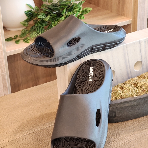 Madden Men's Charged Black Slide Sandal Size 12 - Picture 9 of 16